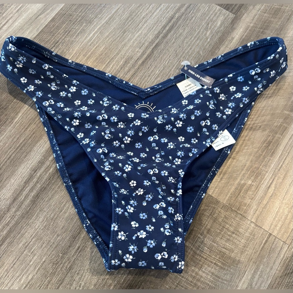 NWT Hollister Navy/ Floral XS High Leg Cheeky Swim Bottoms